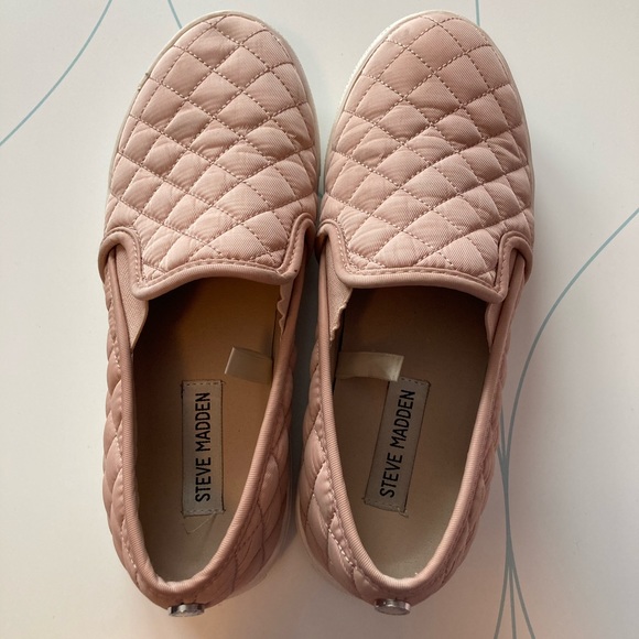 Steve Madden Slip On shoes 🌸🎀💝 - Picture 2 of 2